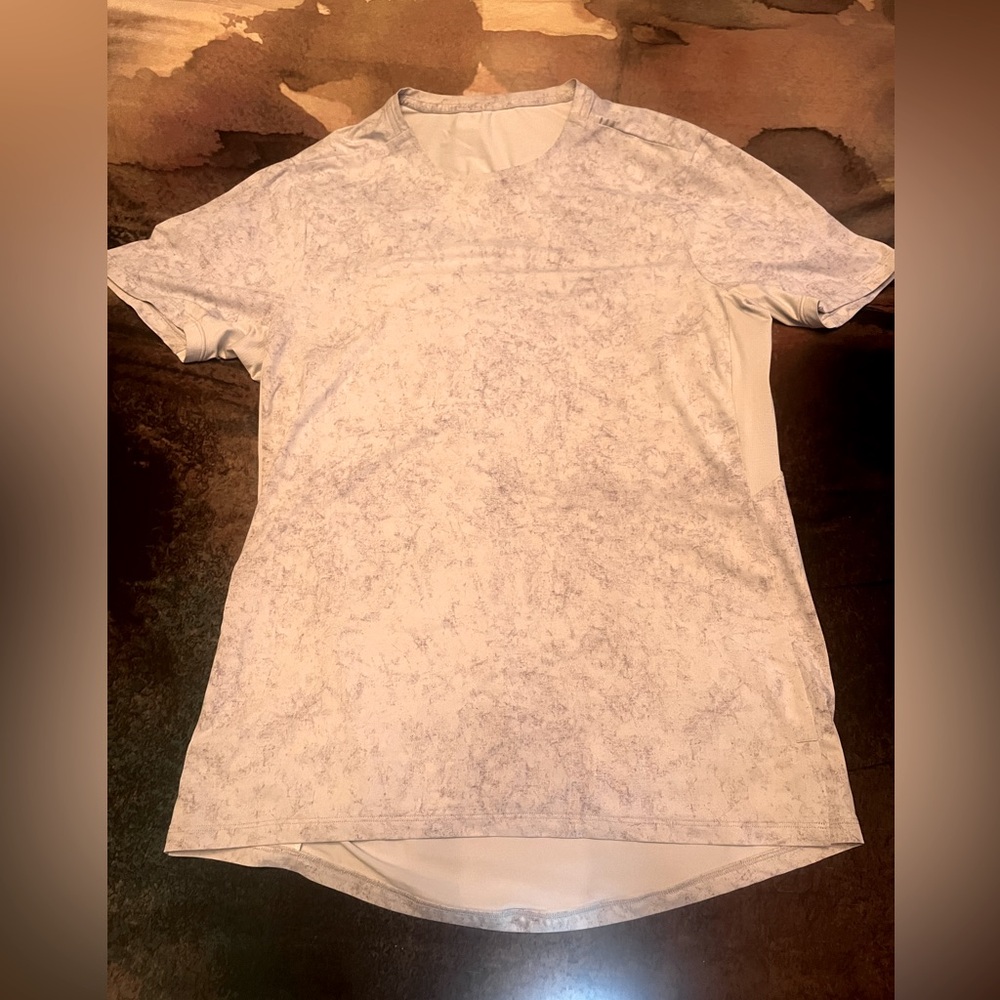 Lululemon Men’s Marble White and Gray Tshirt (Size S)